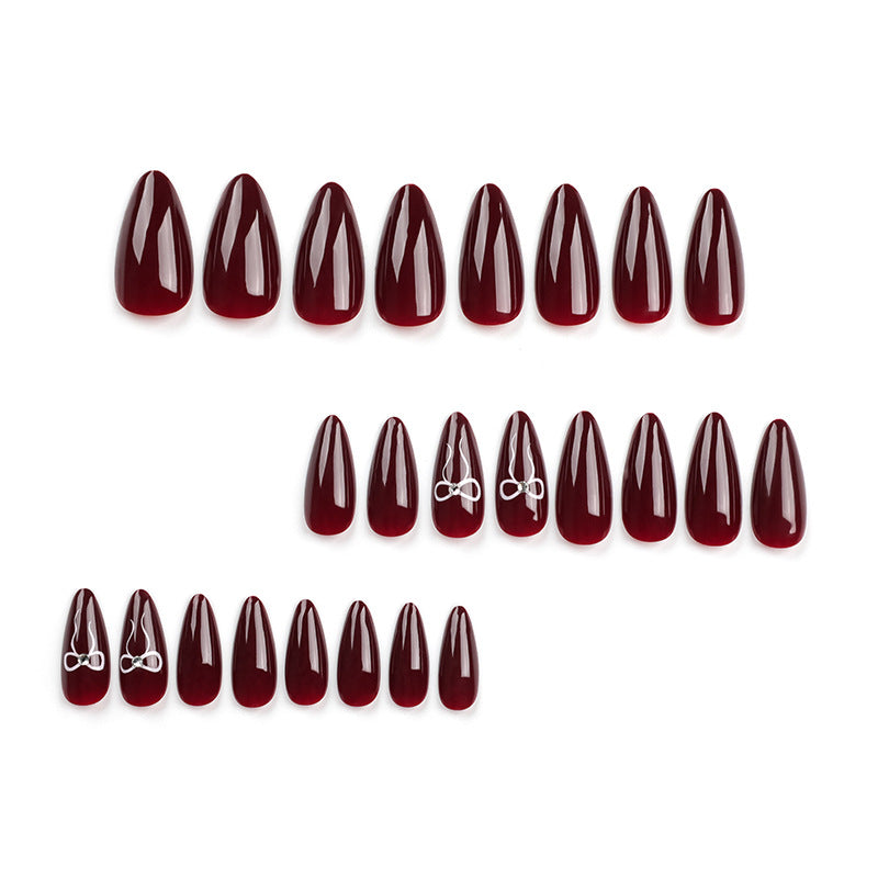 Manucure à nœud, longs faux ongles en amande