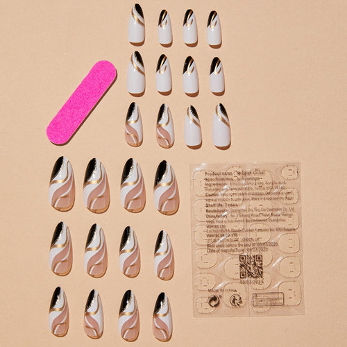 Manucure française bordée en amande, faux ongles ondulés dorés couleur canard mandarin, produit fini