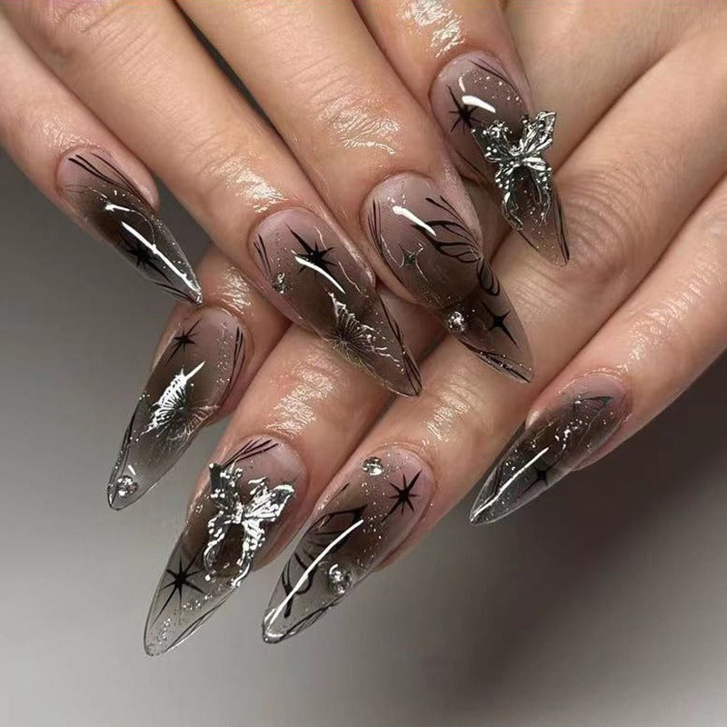 Manucure à nœud, longs faux ongles en amande