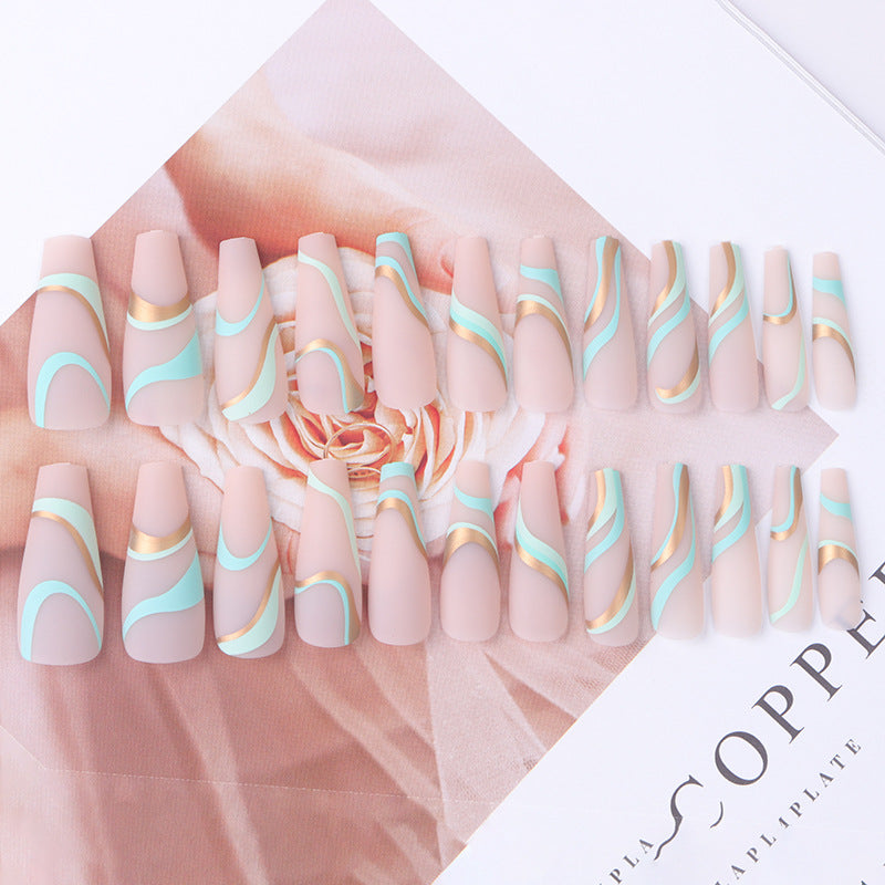 Ongles de ballet longs à motif ondulé doré, faux ongles givrés dorés, manucure mate style pop Ins, couleur contrastée à porter.