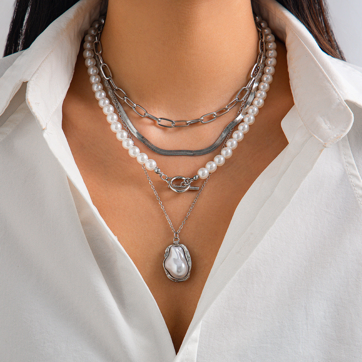 Collier pendentif circulaire en métal, ras du cou, perles irrégulières, multicouche
