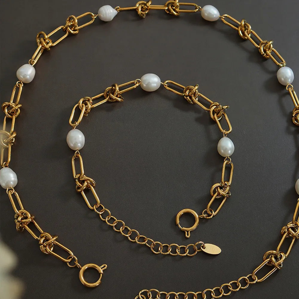 Collier en acier titane et perles d'eau douce