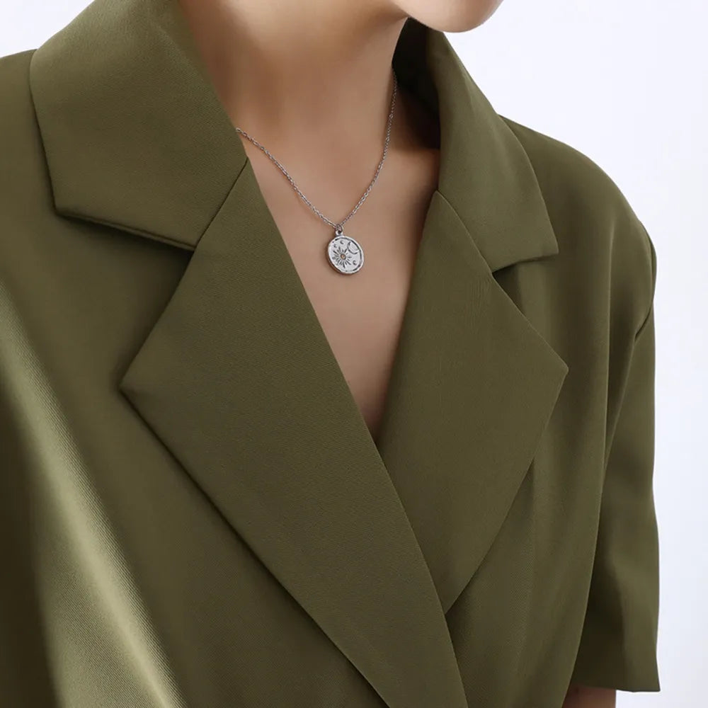 Collier romantique étoile et lune en zircon, pendentif rond en acier titane plaqué or, chaîne de cou