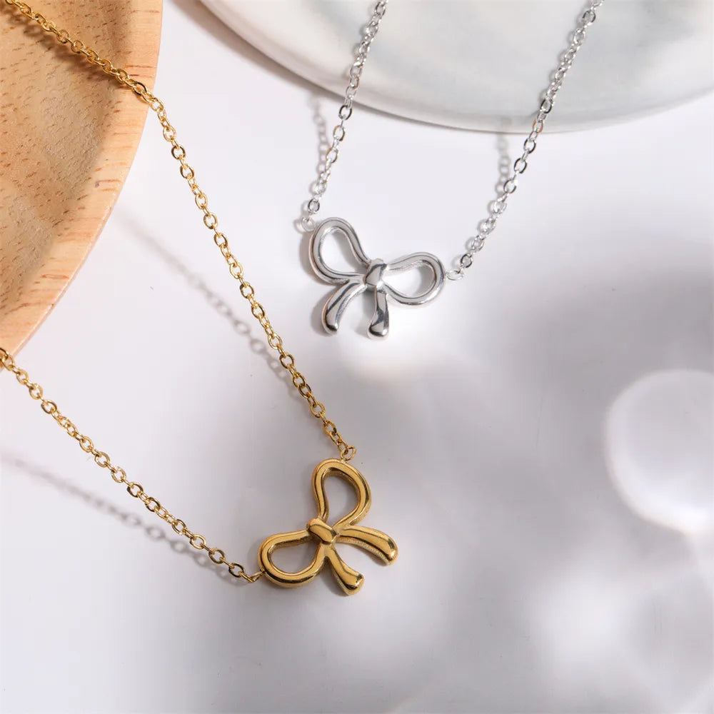Collier pendentif arc en acier au titane