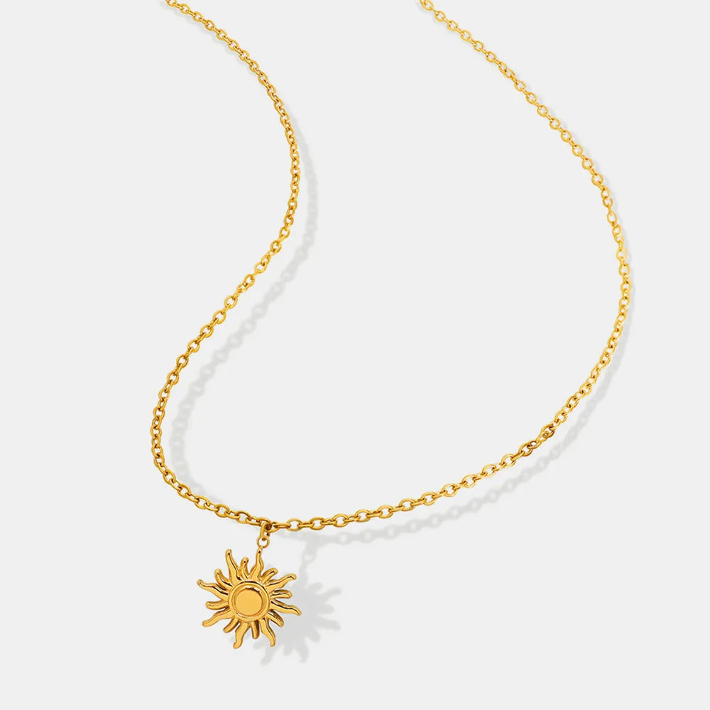 Collier en acier inoxydable pour femme avec pendentif petit soleil élégant et simple, chaîne clavicule.